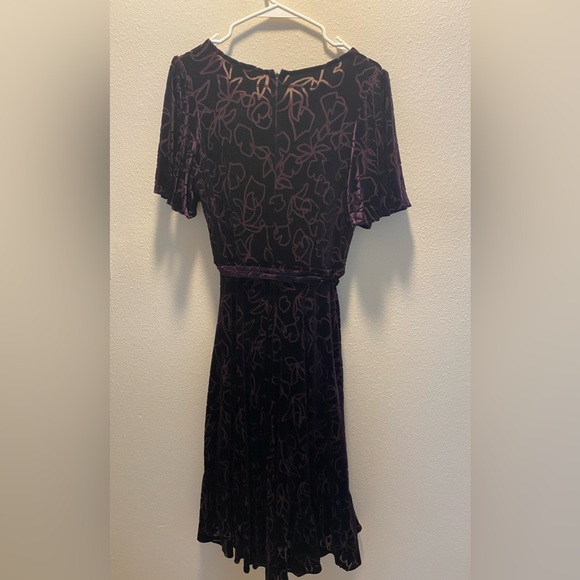 Calvin Klein Women's Purple Velvet Burnout Faux-Wrap Dress Size 8 - Picture 6 of 8